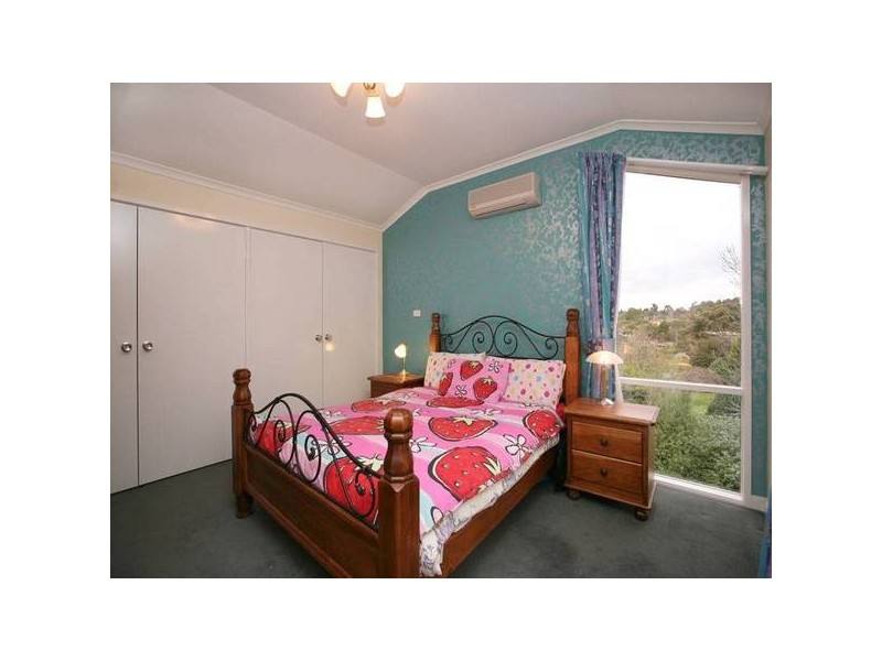 8 Handscombe Court, Croydon Hills VIC 3136