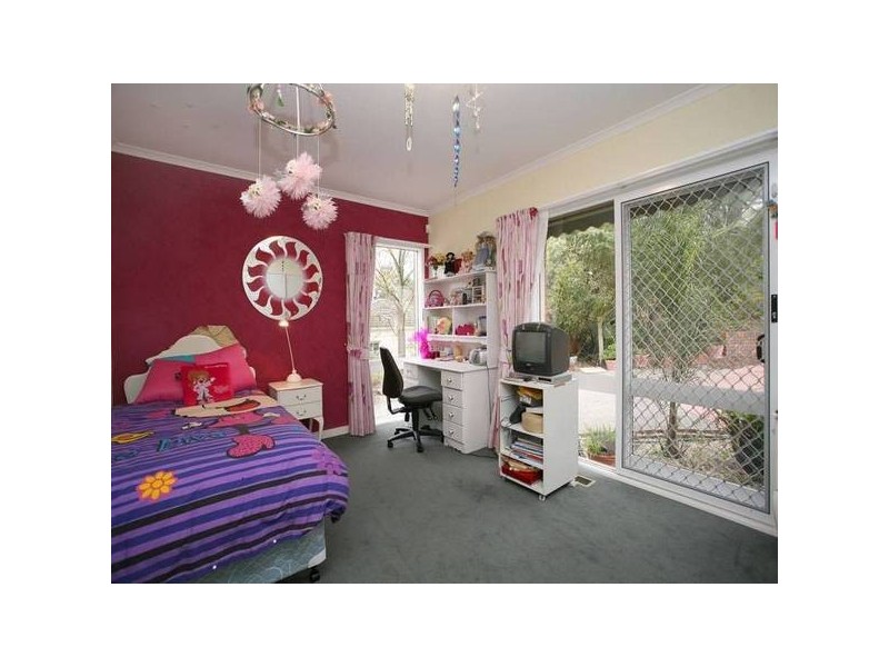 8 Handscombe Court, Croydon Hills VIC 3136