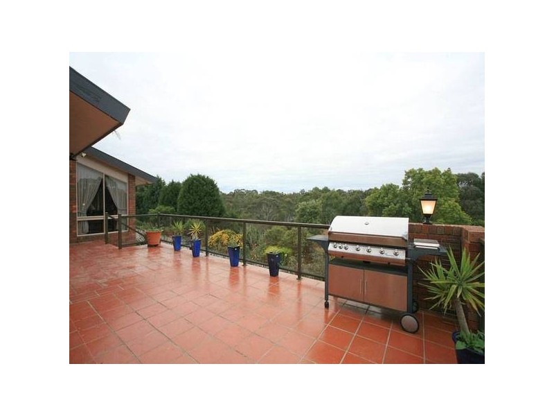 8 Handscombe Court, Croydon Hills VIC 3136