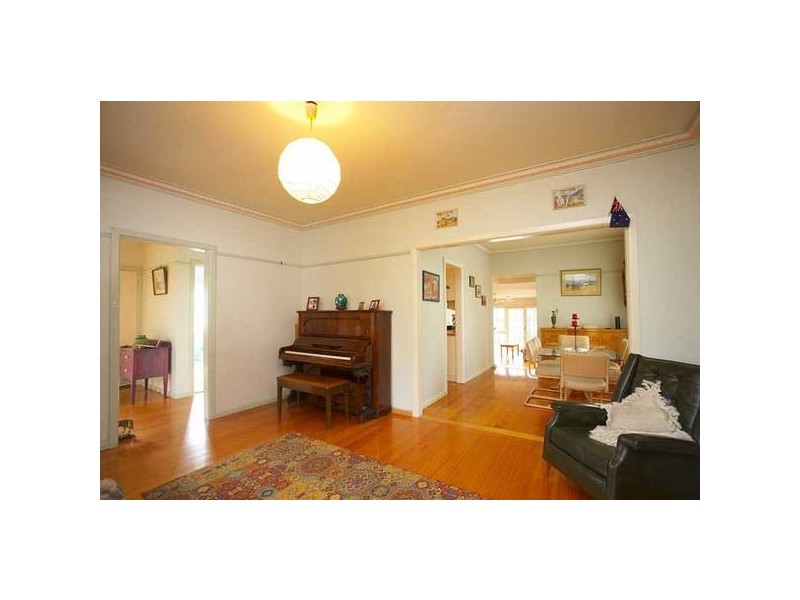 8 Diana Street, Croydon VIC 3136