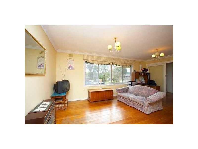 6 Boronia Avenue, Croydon South VIC 3136