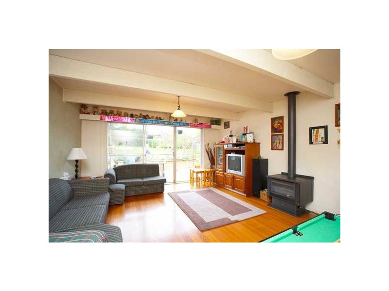 6 Boronia Avenue, Croydon South VIC 3136