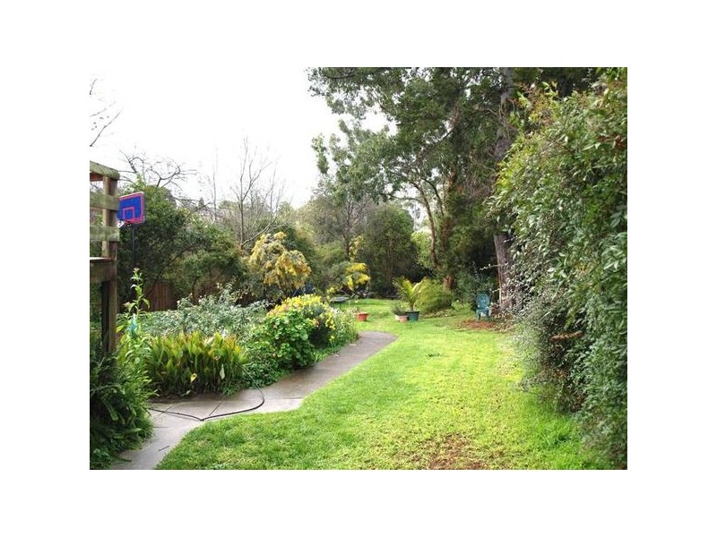 7 Crest Grove, Nunawading VIC 3131