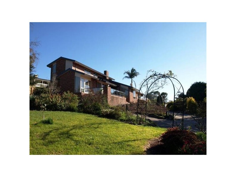 8 Handscombe Court, Croydon Hills VIC 3136