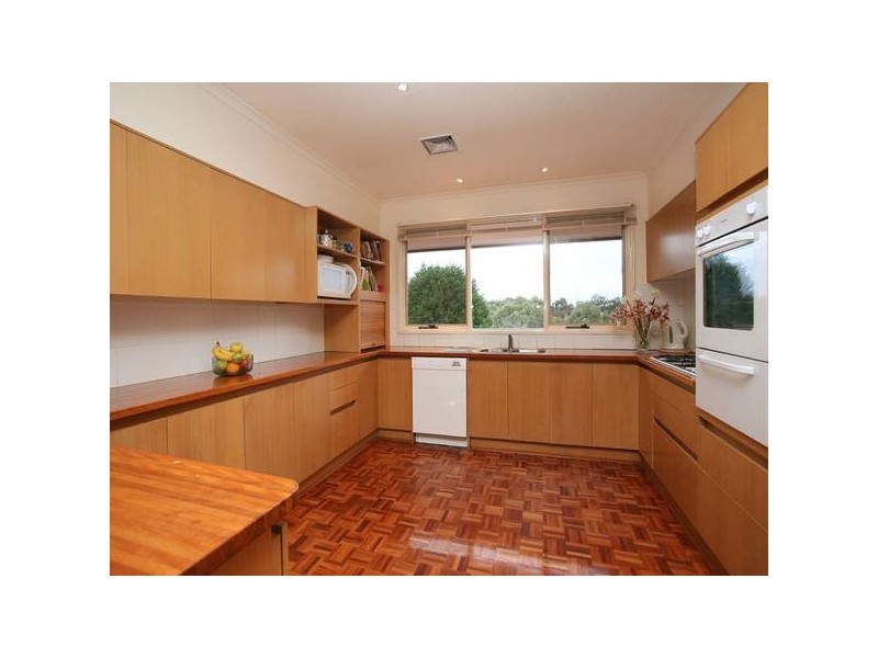 8 Handscombe Court, Croydon Hills VIC 3136