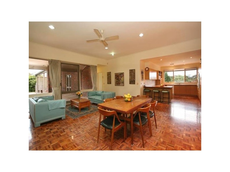8 Handscombe Court, Croydon Hills VIC 3136