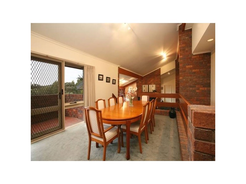 8 Handscombe Court, Croydon Hills VIC 3136
