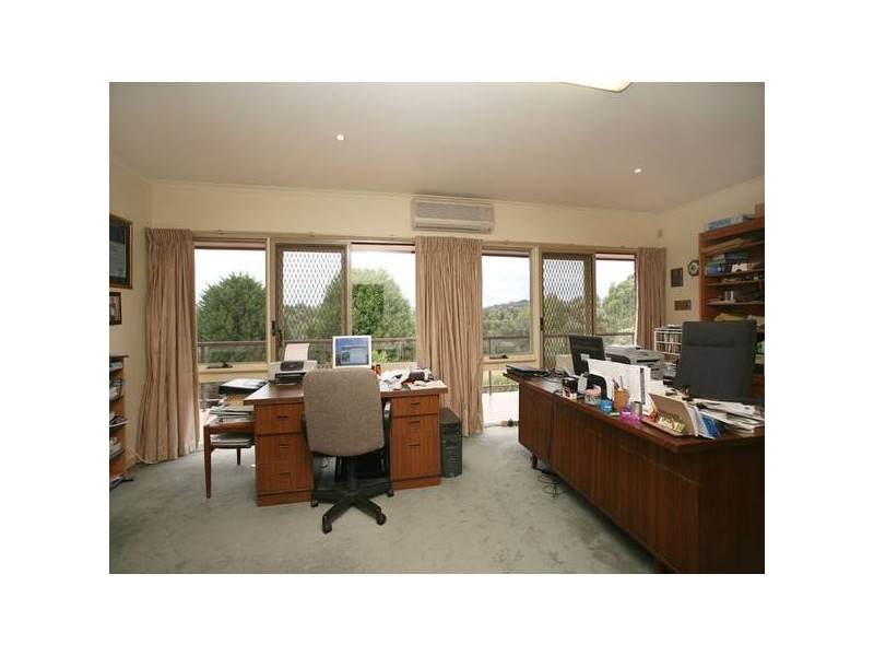 8 Handscombe Court, Croydon Hills VIC 3136