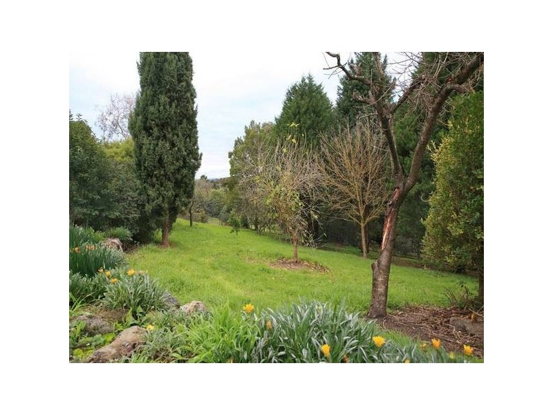 8 Handscombe Court, Croydon Hills VIC 3136