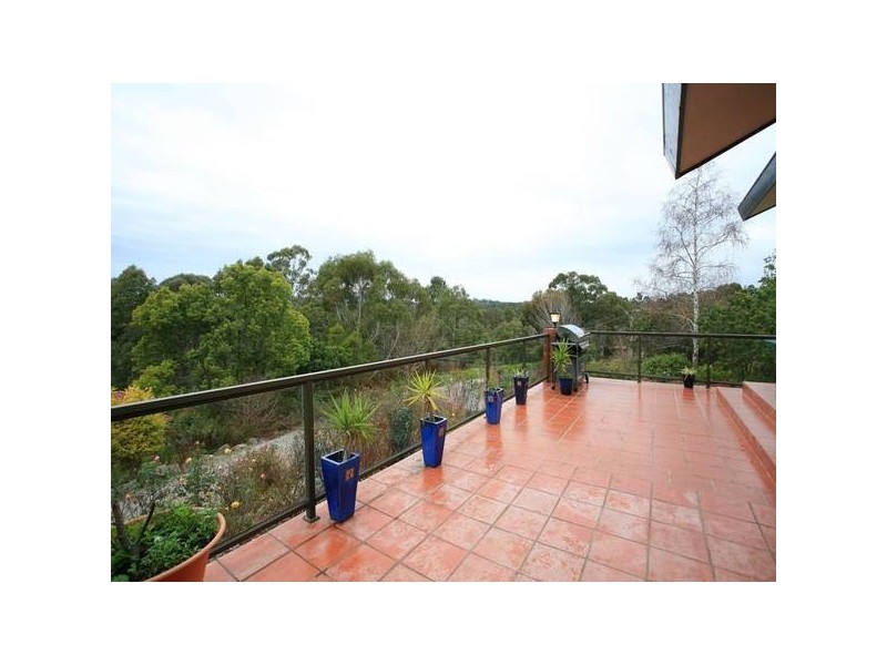 8 Handscombe Court, Croydon Hills VIC 3136
