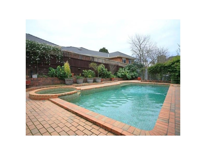 8 Handscombe Court, Croydon Hills VIC 3136