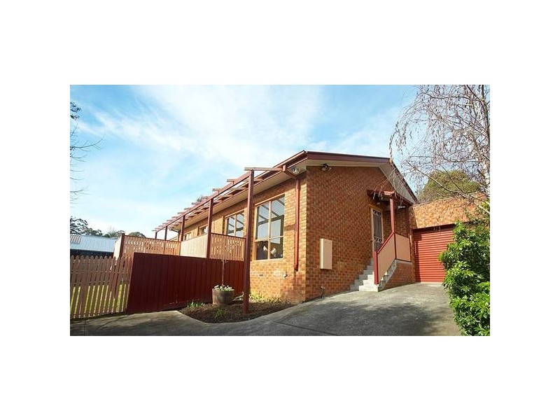 2/10 Caromar Street, Croydon VIC 3136