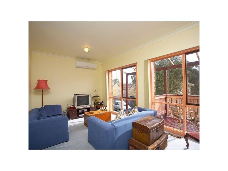 2/10 Caromar Street, Croydon VIC 3136