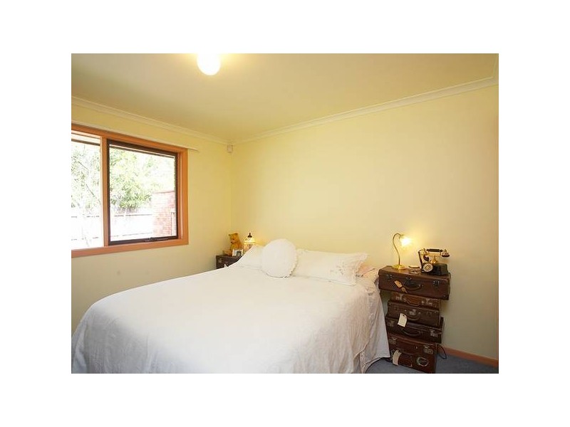 2/10 Caromar Street, Croydon VIC 3136