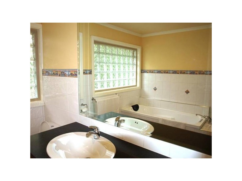 35 Burlock Avenue, Ringwood North VIC 3134