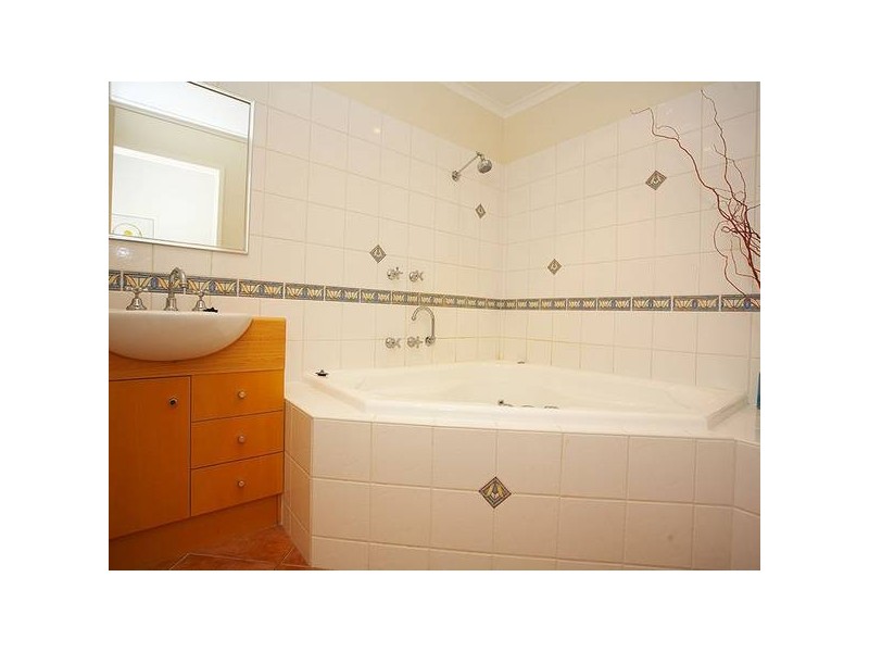 2A Reids Lane, Warranwood VIC 3134