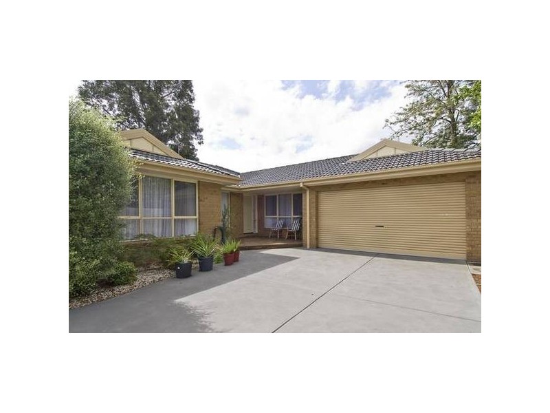 2/4 Melton Grove, Croydon VIC 3136