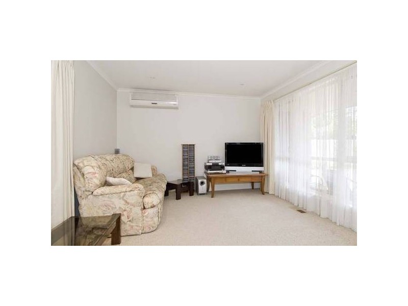 2/4 Melton Grove, Croydon VIC 3136