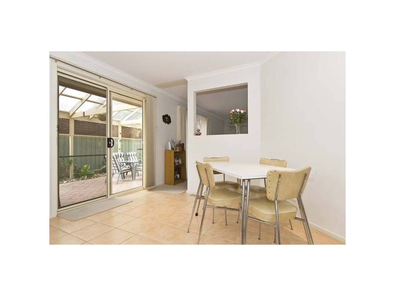 2/4 Melton Grove, Croydon VIC 3136