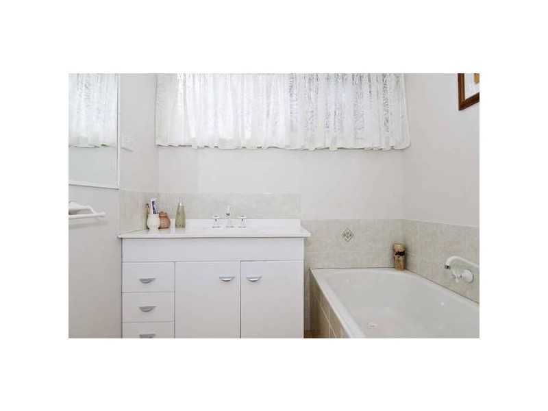 2/4 Melton Grove, Croydon VIC 3136