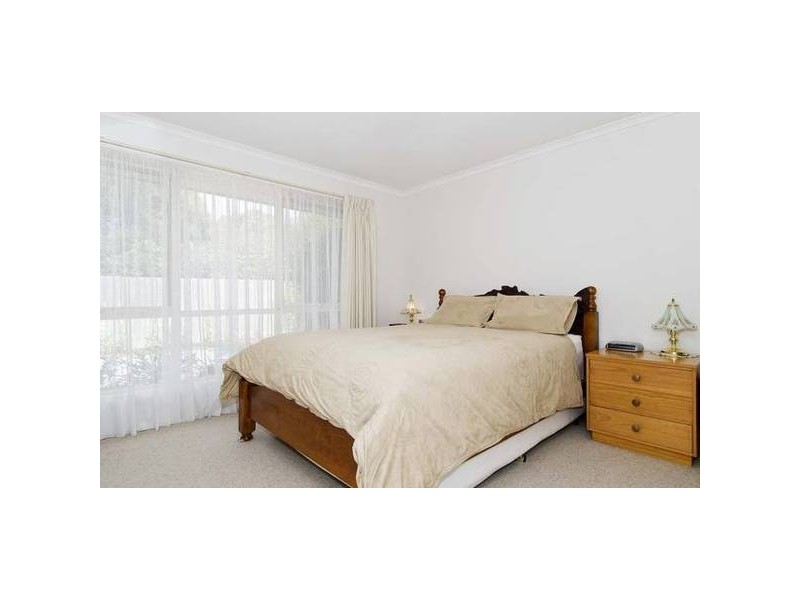 2/4 Melton Grove, Croydon VIC 3136
