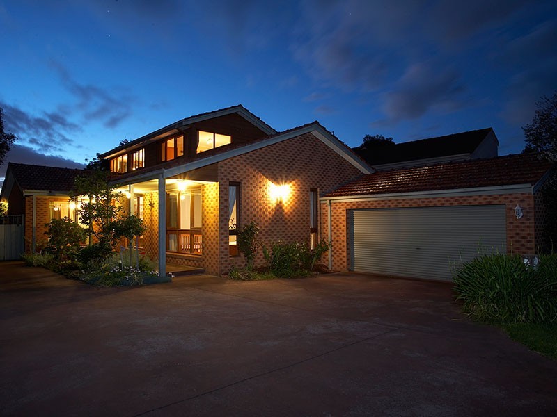 11 Hamilton Drive, Ringwood North VIC 3134