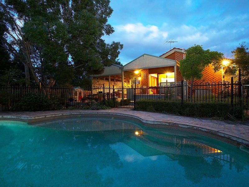 11 Hamilton Drive, Ringwood North VIC 3134