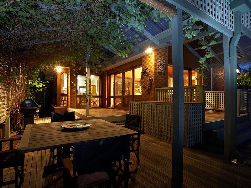 11 Hamilton Drive, Ringwood North VIC 3134