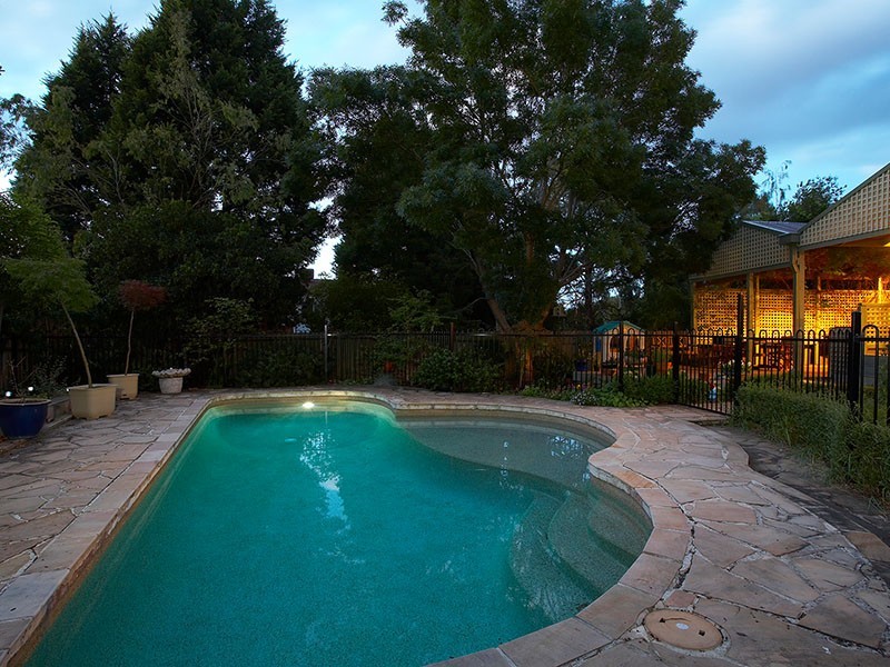 11 Hamilton Drive, Ringwood North VIC 3134