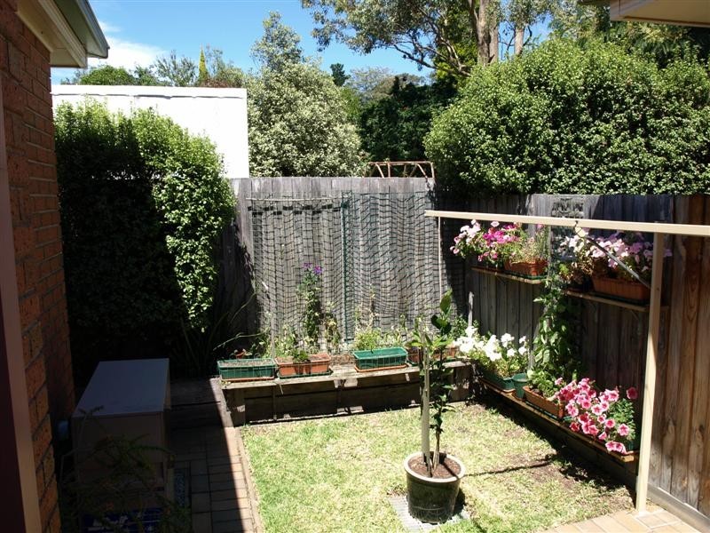 2/11 Neville Street, Ringwood VIC 3134