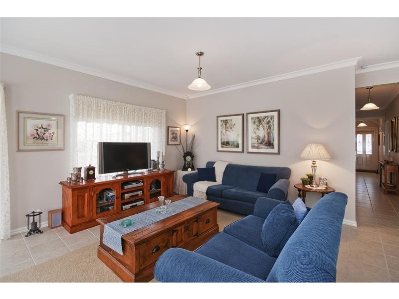 4 Pearl Place, Point Cook VIC 3030