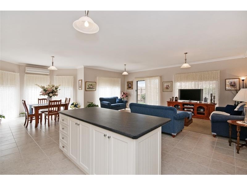 4 Pearl Place, Point Cook VIC 3030