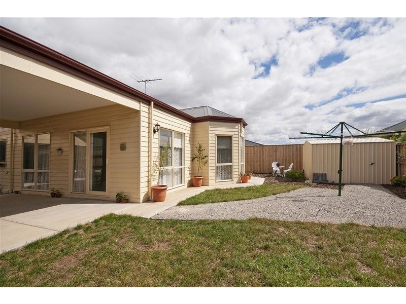 4 Pearl Place, Point Cook VIC 3030