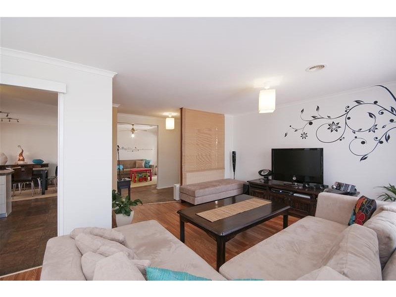 13 Kathleen Crescent, Hoppers Crossing VIC 3029