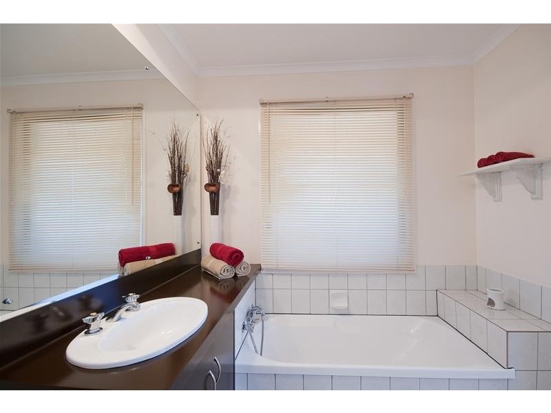 13 Kathleen Crescent, Hoppers Crossing VIC 3029