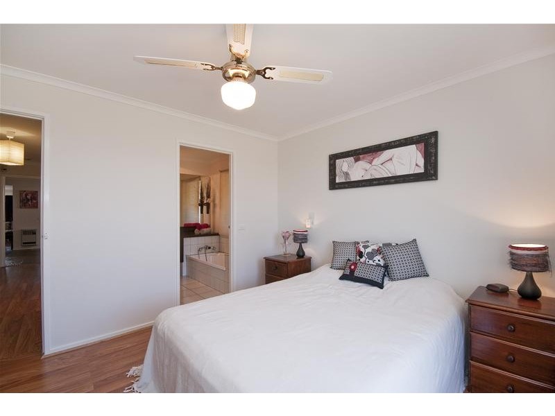 13 Kathleen Crescent, Hoppers Crossing VIC 3029