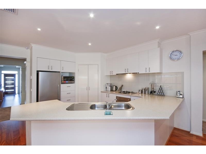 6 Greenfinch Court, Williams Landing VIC 3027