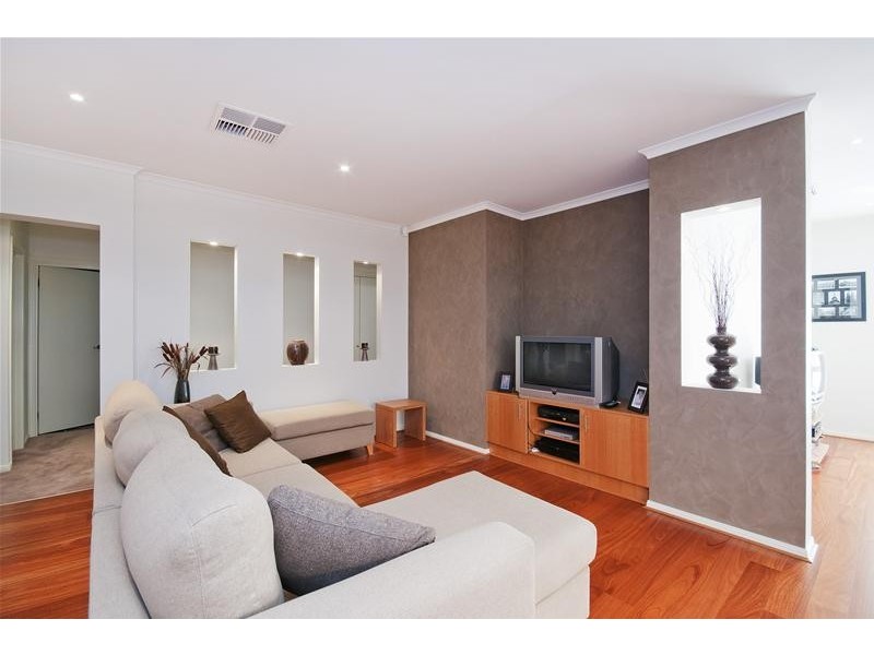 6 Greenfinch Court, Williams Landing VIC 3027