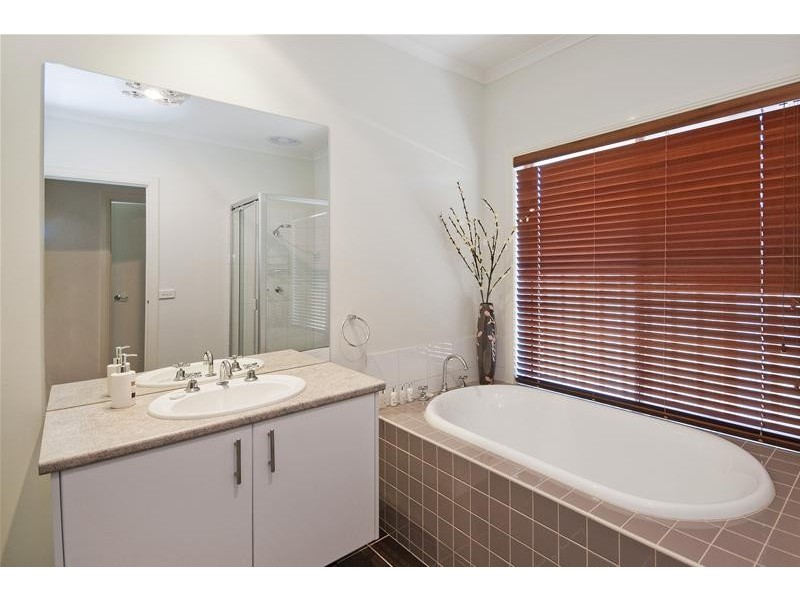 6 Greenfinch Court, Williams Landing VIC 3027