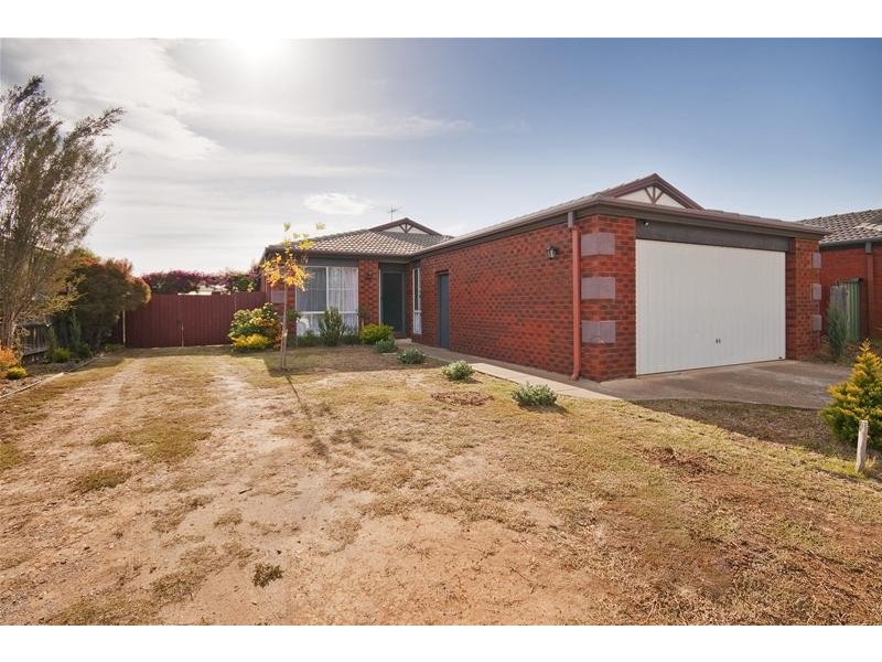 13 Racecourse Road, Werribee VIC 3030