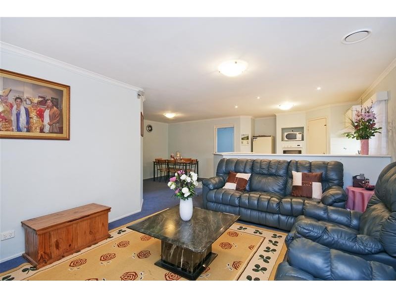 13 Racecourse Road, Werribee VIC 3030