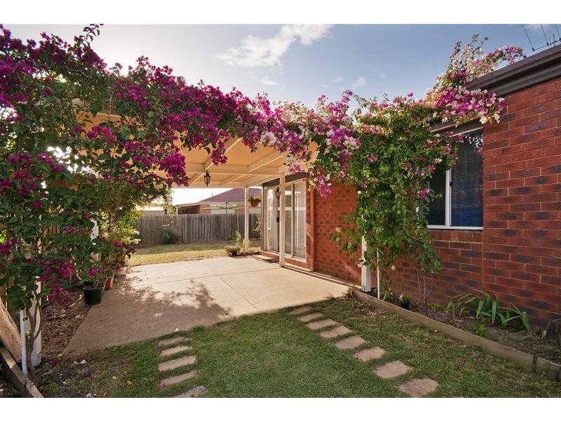 13 Racecourse Road, Werribee VIC 3030
