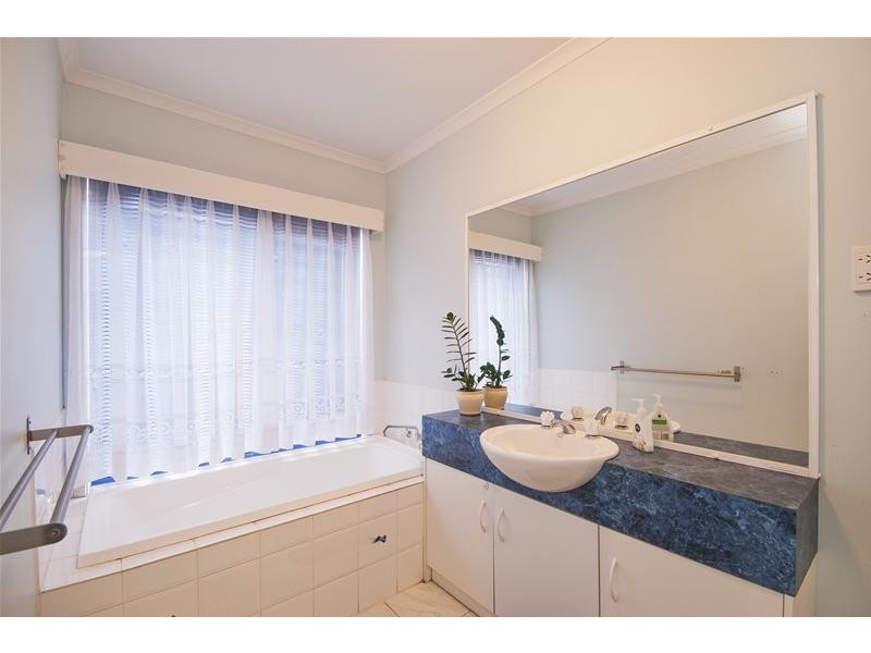 13 Racecourse Road, Werribee VIC 3030