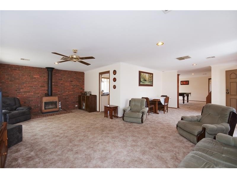 2 Burge Crescent, Hoppers Crossing VIC 3029