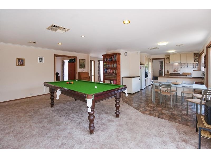 2 Burge Crescent, Hoppers Crossing VIC 3029