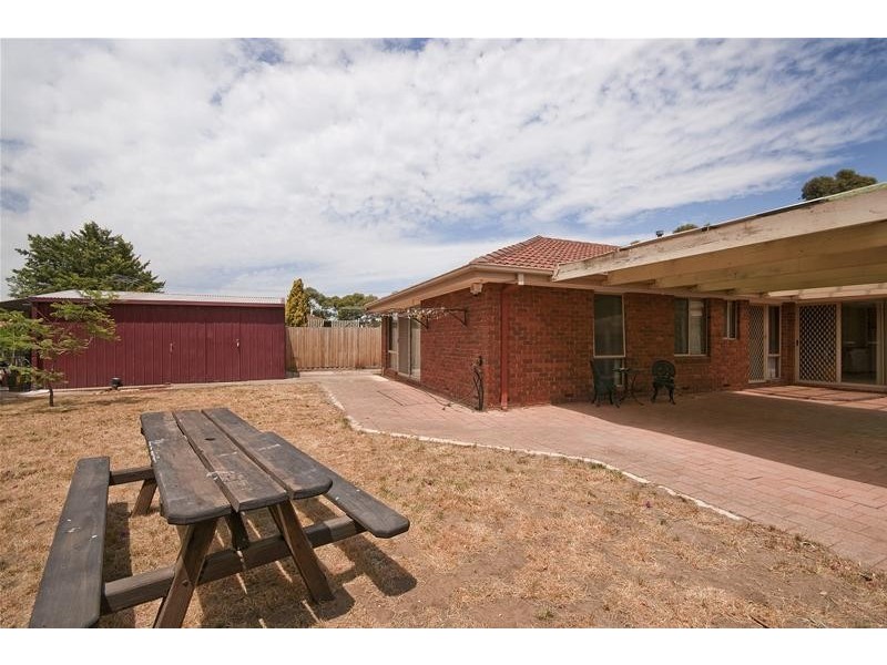 2 Burge Crescent, Hoppers Crossing VIC 3029