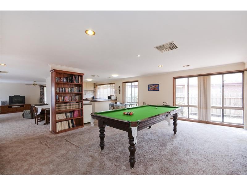 2 Burge Crescent, Hoppers Crossing VIC 3029