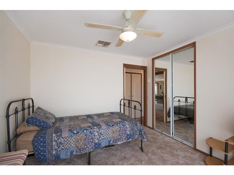 2 Burge Crescent, Hoppers Crossing VIC 3029