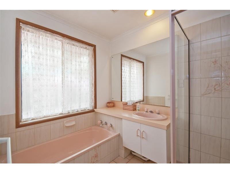 2 Burge Crescent, Hoppers Crossing VIC 3029