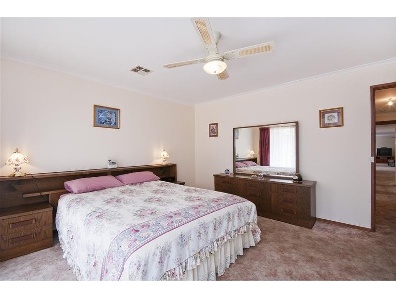 2 Burge Crescent, Hoppers Crossing VIC 3029
